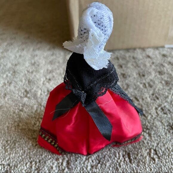 Vintage French Costume Doll from the Town of  Guérande/ Loire Atlantique - Picture 4 of 7